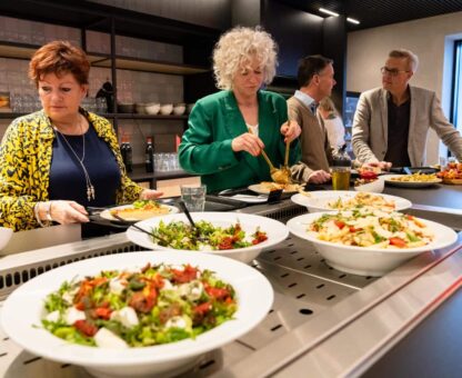 Afbeelding van het eten tijdens de onderwijsmarkt bij Heutink