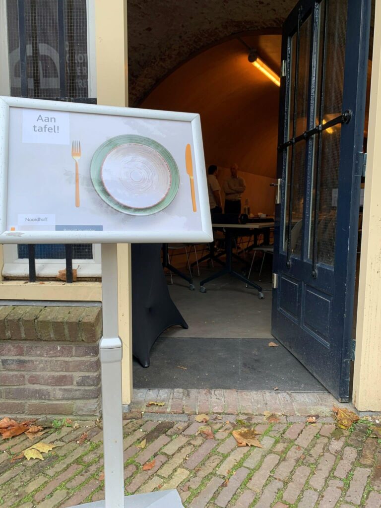 Ingang Aan tafel! sessie in Utrecht aan de gracht
