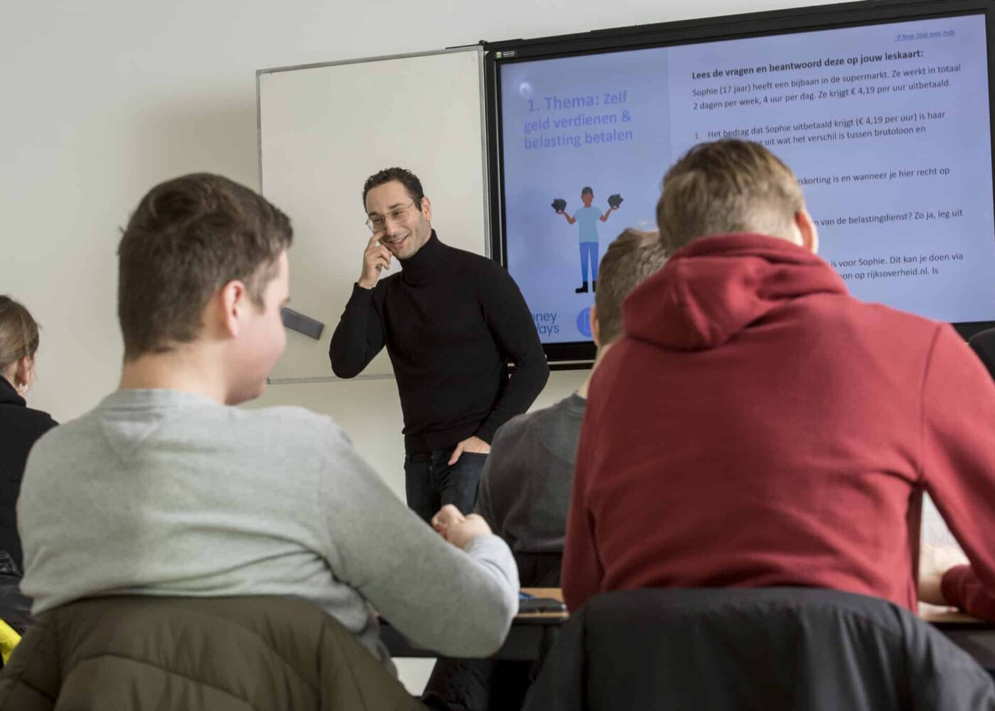 Peer educator Diversion - Foto Raphael Drent|logo-diversion-zwart|noordhoff-logo-zwart|portretfoto-selim-helmi-diversion|Portretfoto-Tessa-Jansen-Noordhoff