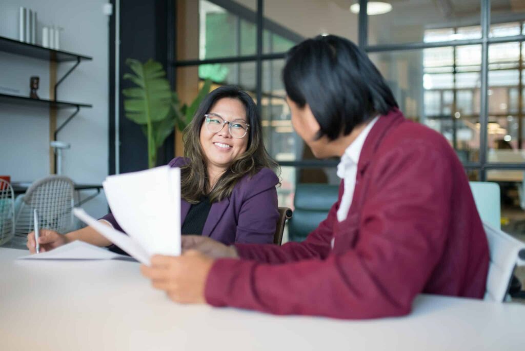 Afbeelding van 2 docenten in het beroepsonderwijs|