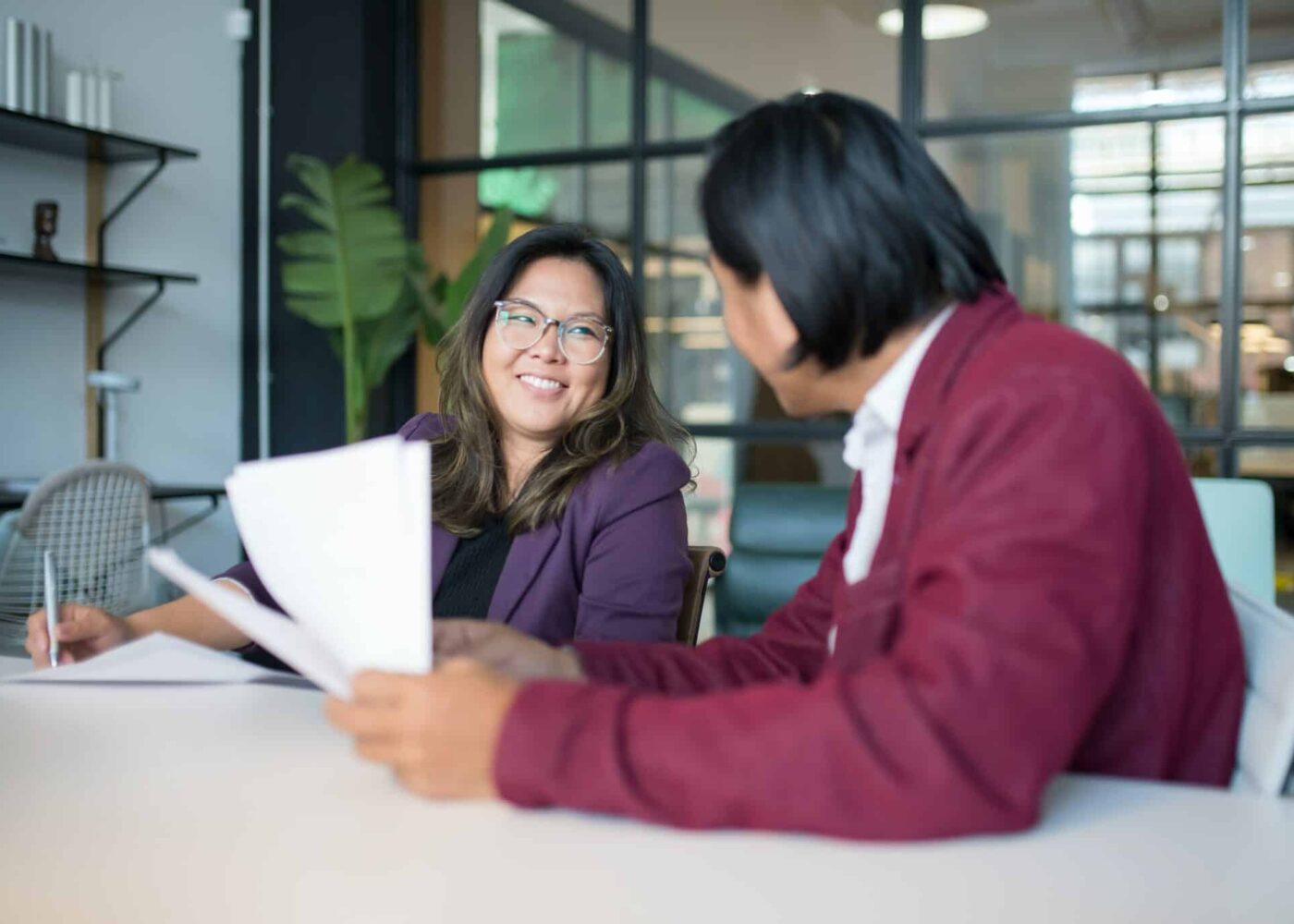 Afbeelding van 2 docenten in het beroepsonderwijs|